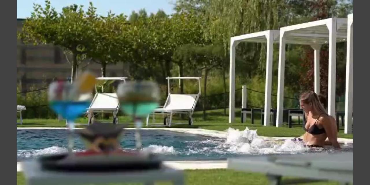 Marina Degli Estensi Floating Resort Llido Degli Estensi Kültér fotó
