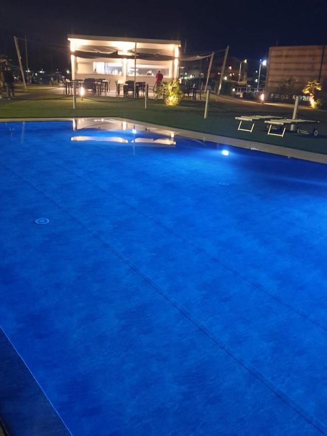 Marina Degli Estensi Floating Resort Llido Degli Estensi Kültér fotó